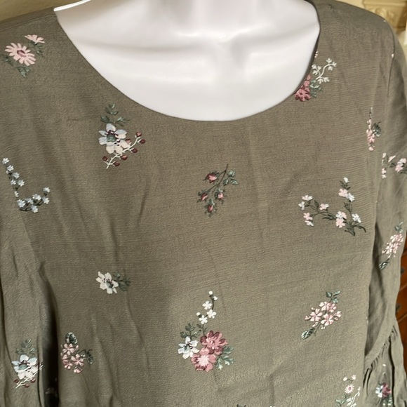 Vince Camuto Peplum Sleeve Knee length Dress green floral size 4 - Picture 2 of 12